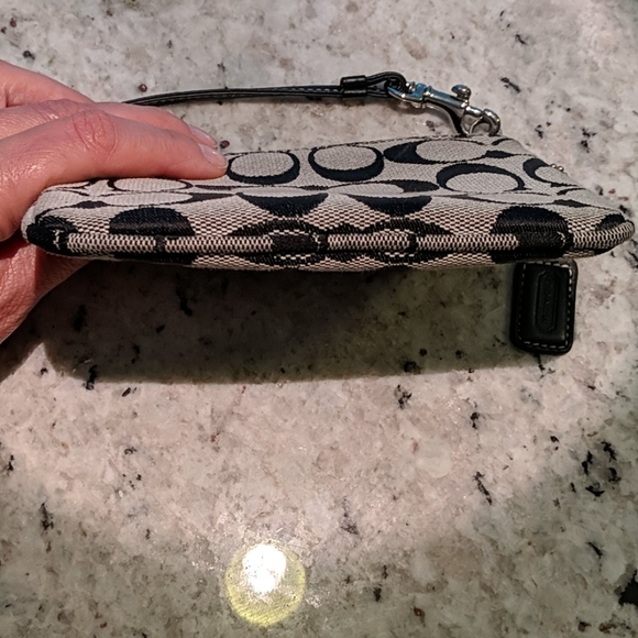 Coach - Picture 4 of 5